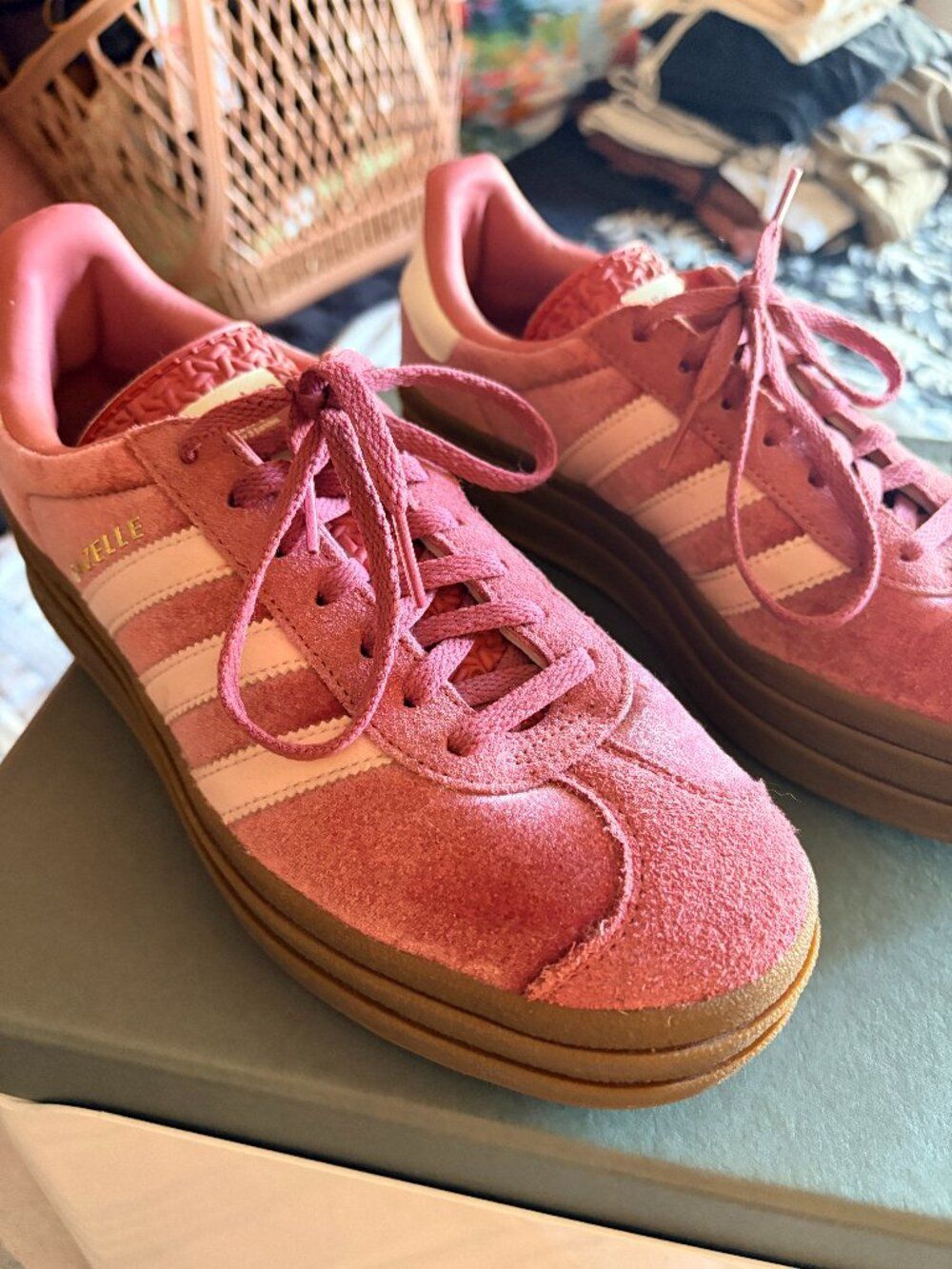 Adidas Gazelle Bold Platform Sneaker Pink Velvet Gum Sole Women's 9 - Picture 7 of 8